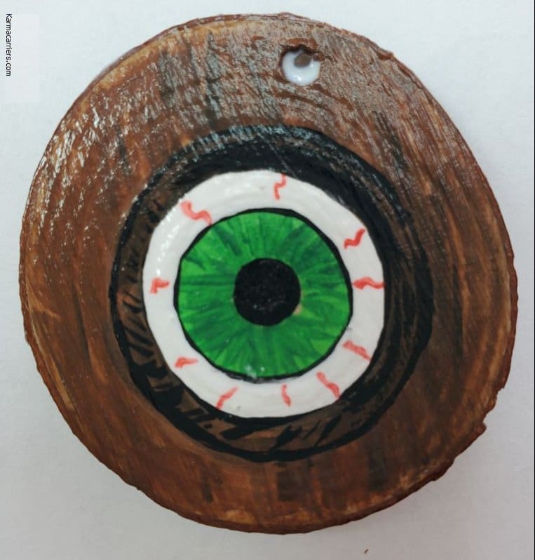 A wooden disc with an eye on it.