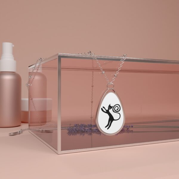 A necklace that is on top of a glass case.